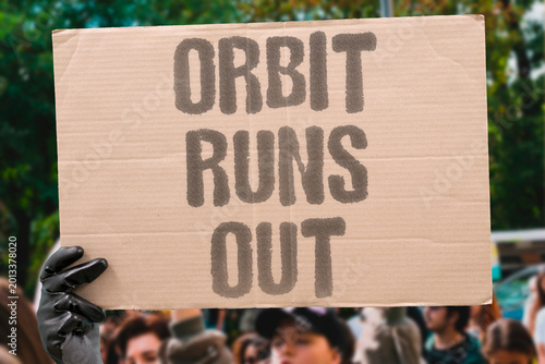 Konstfotografi "Orbit Runs Out" Available orbital slots are consumed faster than they are cleared