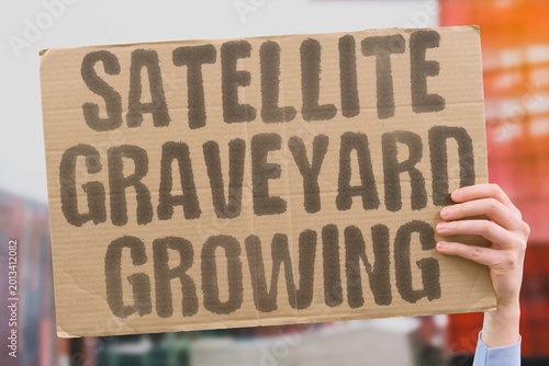Tableau sur toile "Satellite Graveyard Growing" Defunct spacecraft accumulate in orbit with no removal plan