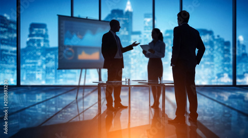 Foto Silhouettes of business professionals in a modern office, engaged in a presentation against a city skyline