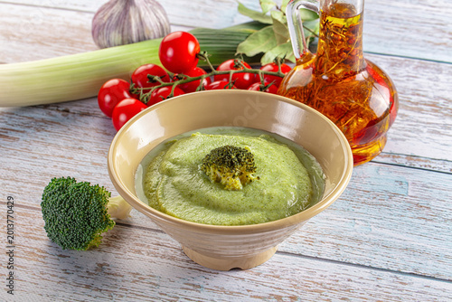 Vegan Broccoli cream soup puree