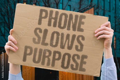 Foto "Phone Slows Purpose" Software updates deliberately degrade older device performance