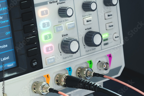 Tableau sur toile Digital oscilloscope displays multiple colored waveforms