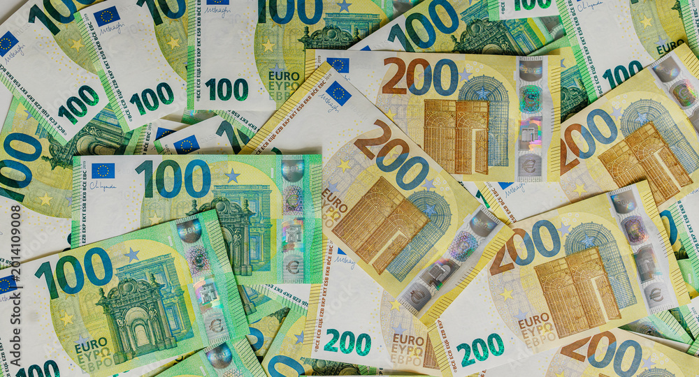 Obraz premium Detailed euro money layout with mixed denominations and 100 and 200 euro bills on surface. Concept economy. 
