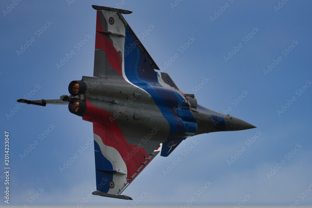 Naklejka premium Rafale Solo Display 2026 gros plan vue dessous