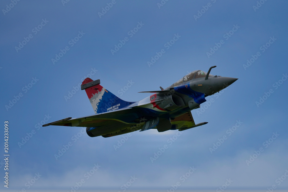 Fototapeta premium Rafale Solo Display 2026 passage bas