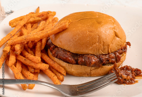 Canvas Print sloppy joe with sweet potato fries