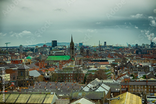 Foto Dublin Ireland Cityscape from Guinness Storehouse Observation Deck with Rooftop