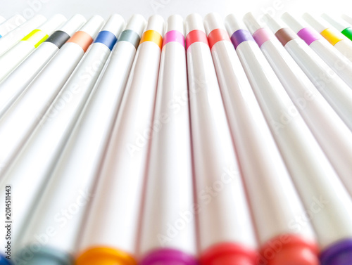 Fotografie Close up colorful marker pens arranged in row