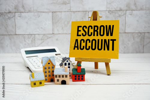 Φωτογραφία Escrow Account text with house model and calculator on wooden background