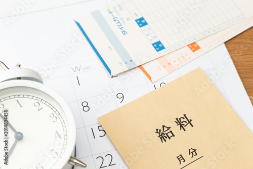 タイムカードと給料袋