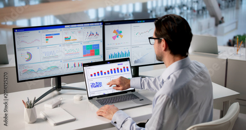 Bild auf Leinwand Mature Financial Analyst Studies Market Charts On Laptop