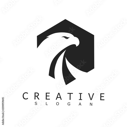 Foto Minimalist eagle head logo within a black hexagon
