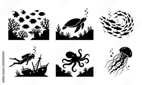 Foto Underwater Scenes Vector Set: Marine Life, Scuba Divers, Shipwreck Silhouettes