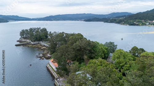 Fotografie San simon island panorama in ria de vigo, galicia, spain