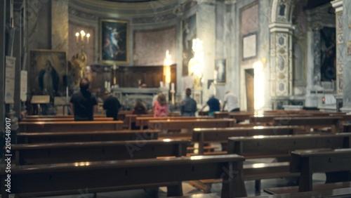 Photos Blurred church interior with shallow bokeh and defocused pews and altar; background backdrop copyspace calm