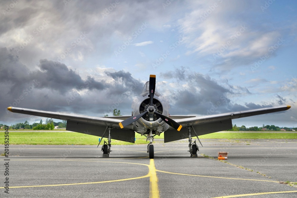 Naklejka premium North American T-28 avant décollage