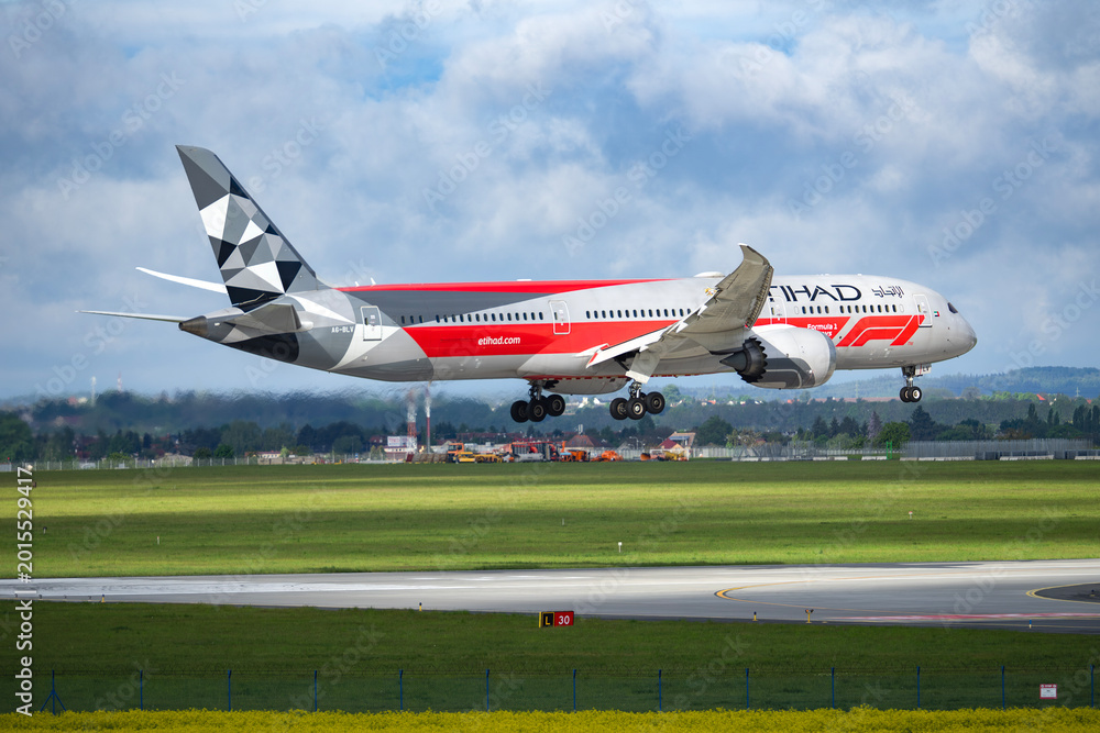 Fototapeta premium PRAGUE, CZECH REPUBLIC – MAY 07, 2026: Etihad Airways Boeing 787-9 Dreamliner Abu Dhabi Grand Prix Livery REG: A6-BLV landing at the prague airport.