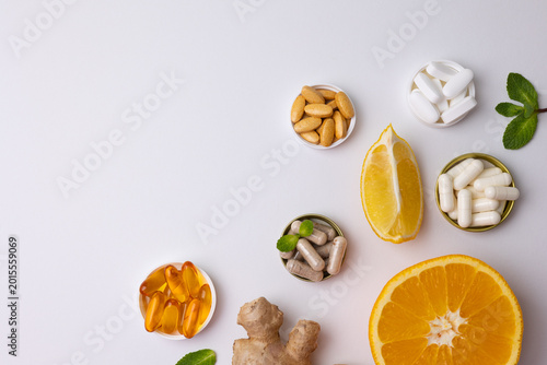 Εκτύπωση καμβά Natural supplements of various types and natural ingredients to maintain health