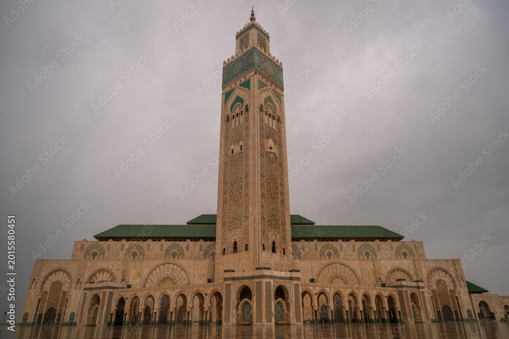Obraz premium Hassan II Mosque in Rain - Casablanca, Morocco