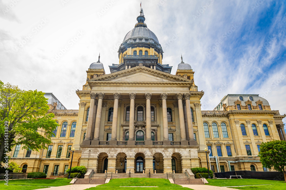 Fototapeta premium Illinois State Capitol in Spring in Springfield Illinois