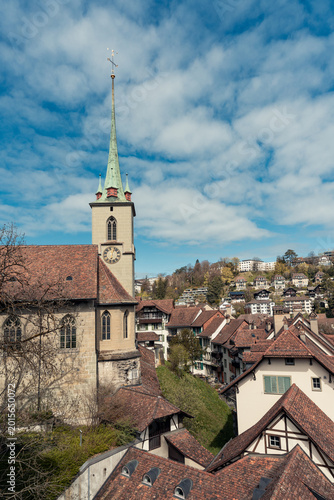 Hermosa postal de la catedral en el centro históricorico de Berna Suiza