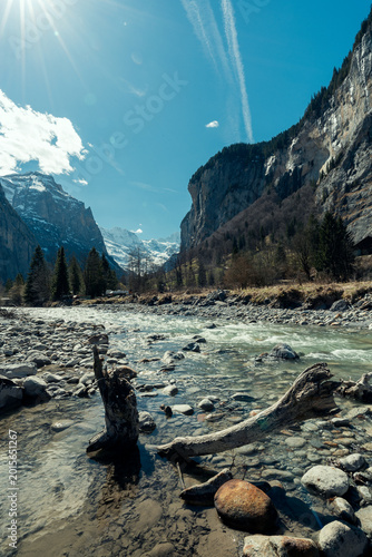 Espectacular vista epica del valle de Lauterbrunnen Suiza