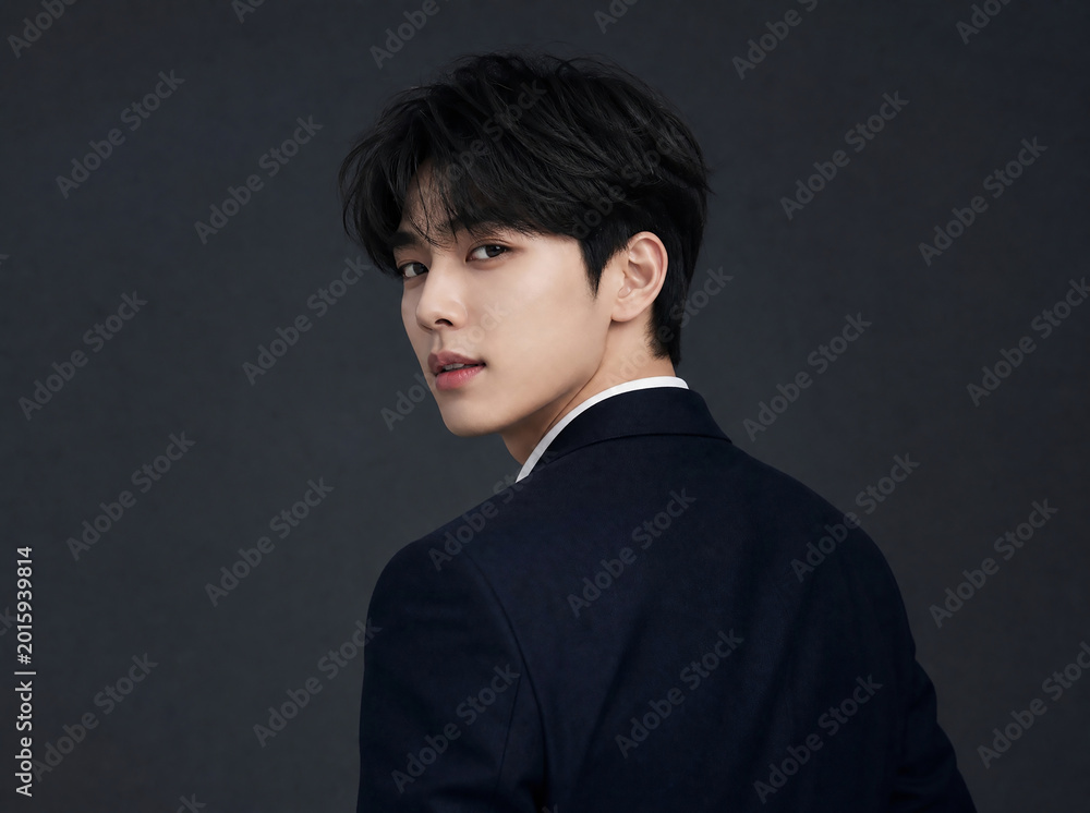 Obraz premium Charismatic Male Idol Visual Portrait 카리스마 넘치는 남성 아이돌 비주얼 포트레이트