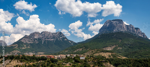 Obraz na płótnie Vista panorámica de la impresionante Peña Montañesa (2