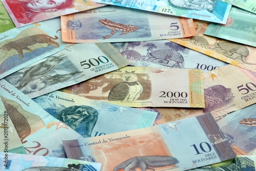 Canvastavla Venezuelan bolivar money banknotes pile on table