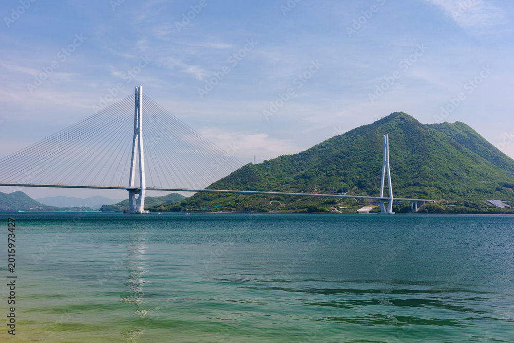 Fototapeta premium 大三島から望む多々羅大橋と瀬戸内海 しまなみ海道の橋風景