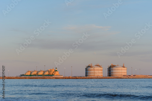 DEPOSITOS DE GAS LICUADO EN SAGUNTO. PROVINCIA DE VALENCIA. COMUNIDAD VALENCIANA. ESPAÑA. EUROPA