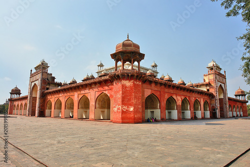 Tableau sur toile Akbar's  mausoleum of the third and greatest Mughal emperor Akbar  is situated of grounds in Sikandra, a suburb of Agra, Uttar Pradesh, India