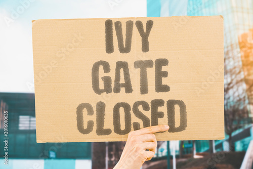 Foto "Ivy Gate Closed" Selective admissions block qualified candidates from privileged access