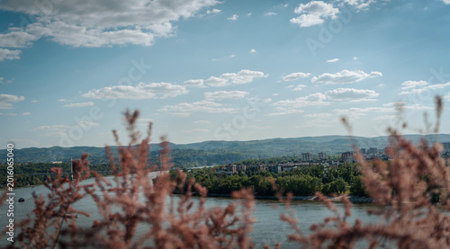 Foto Spring view of Novi Sad Danube river and Fruska Gora from fortress through bloom