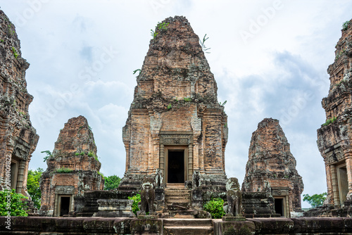 Billede på lærred Ancient East Mebon temple with brick towers and guardian lions, Angkor