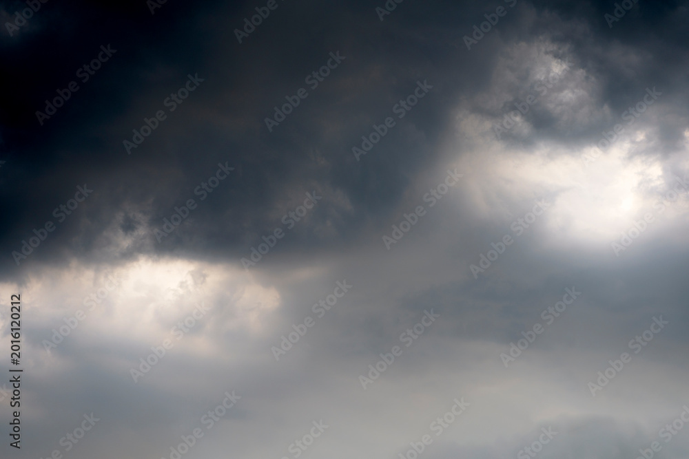 Obraz premium Dramatic cloud formations creating a moody atmosphere in the sky