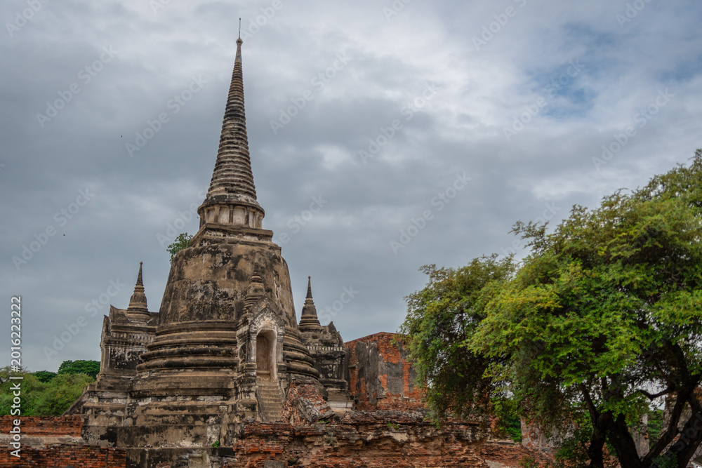 Obraz premium View of Wat Phra Si Samphet, a temple in the city of Ayuthaya, Thailand