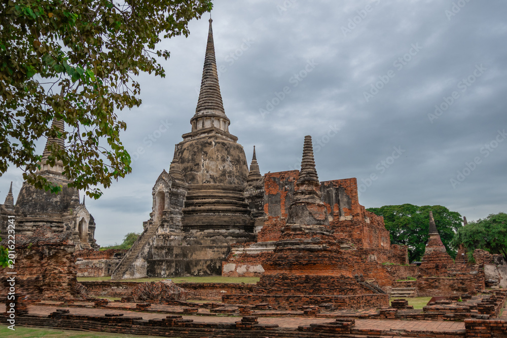 Obraz premium View of Wat Phra Si Samphet, a temple in the city of Ayuthaya, Thailand