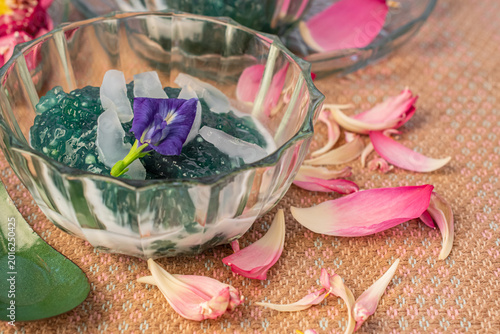 Foto Delicious Thai blue sago with sweet toddy palm in rich, aromatic coconut milk