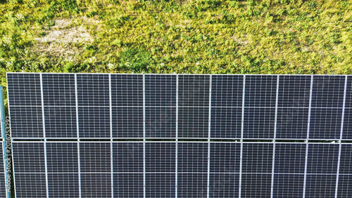 Foto Field of solar panels generating sustainable energy under sun