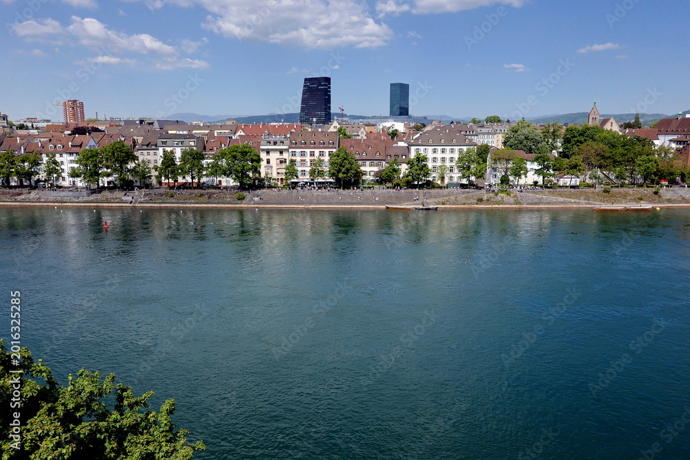 Fototapeta premium Blick auf Kleinbasel im Frühling