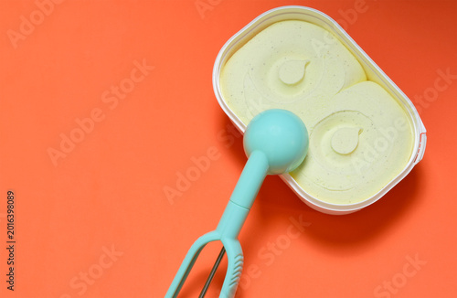 Εκτύπωση καμβά Vanilla ice cream, zenith view and copy space.