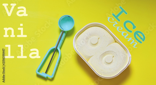 Foto Vanilla ice cream, zenith view and copy space