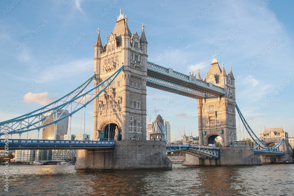Obraz premium Tower Bridge London over River Thames landmark