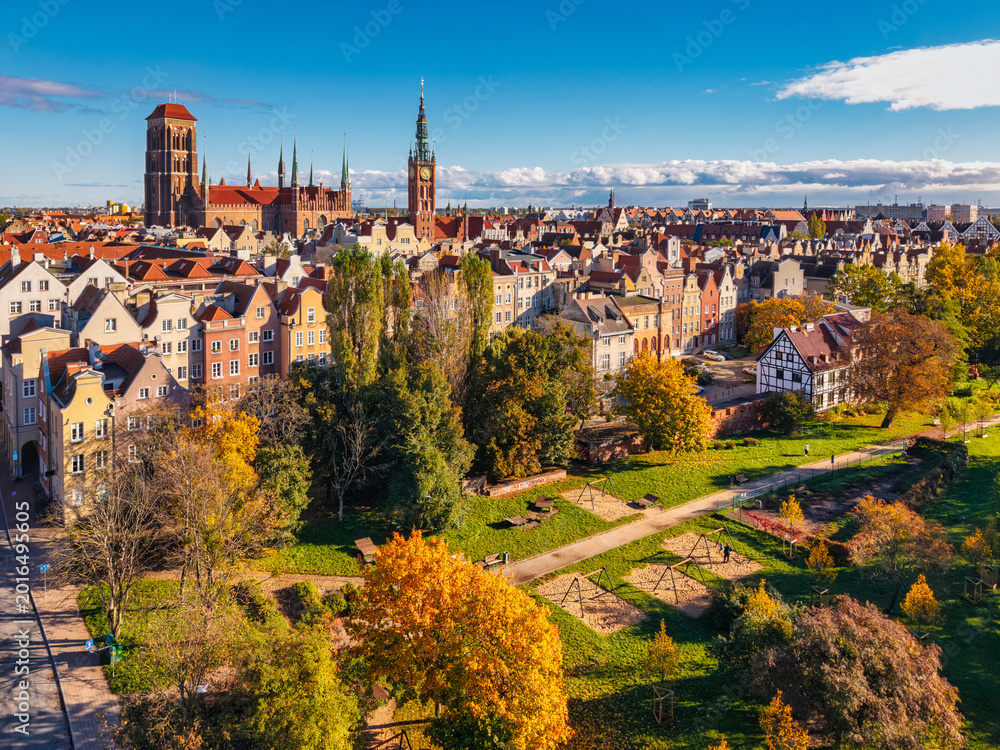 Obraz premium Beautiful scenery of the Main Town in Gdansk at autumn. Poland