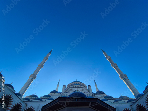 Fotografie Blue Sky Above Mosque Minarets and Domes