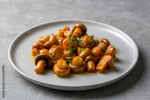 Roasted Button Mushrooms wi...