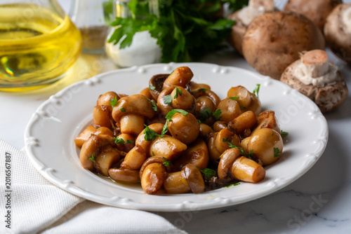 Roasted Button Mushrooms wi...