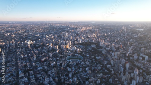 Bild auf Leinwand Cidade de Curitiba áereo com drone