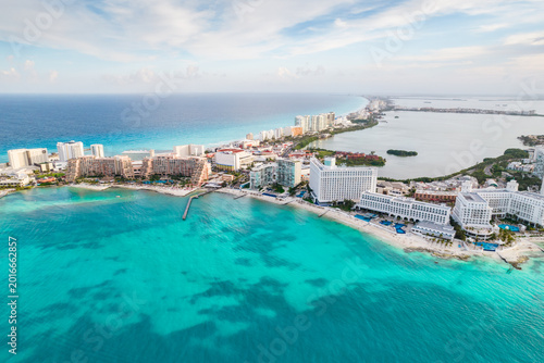 Canvas Print Aerial panoramic view of Cancun beach and city hotel zone in Mexico